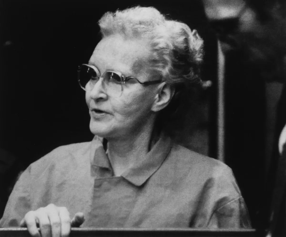  Dorothea Puente női sorozatgyilkos a tárgyalásán