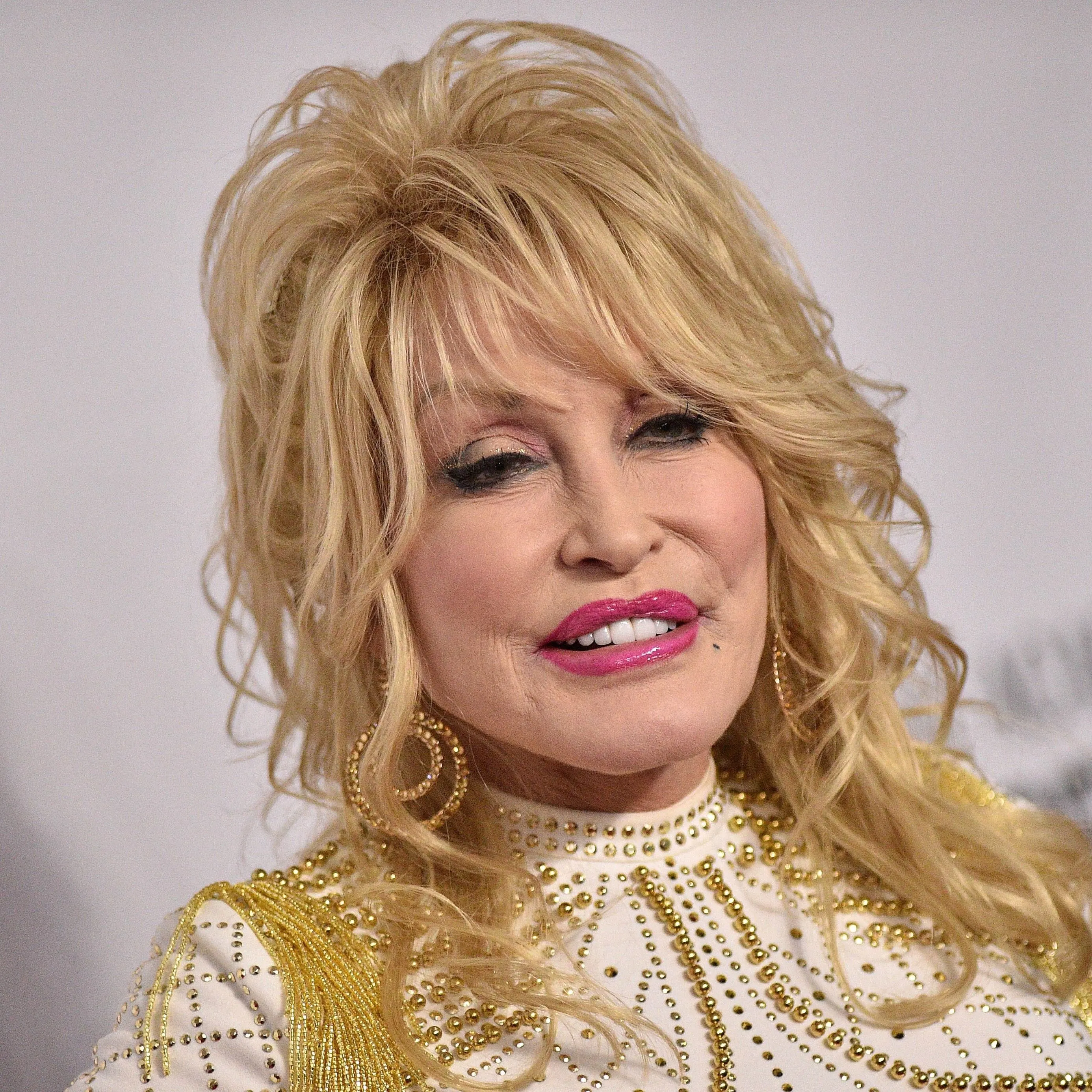 Bízott a gyógyulásában! Dolly Parton halála előtt titokban Németországba utazott egy kísérleti kezelés miatt
