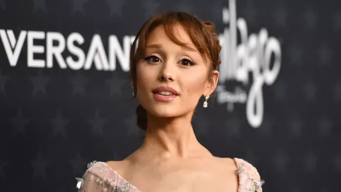 Komoly fájdalmai vannak Ariana Grandénak