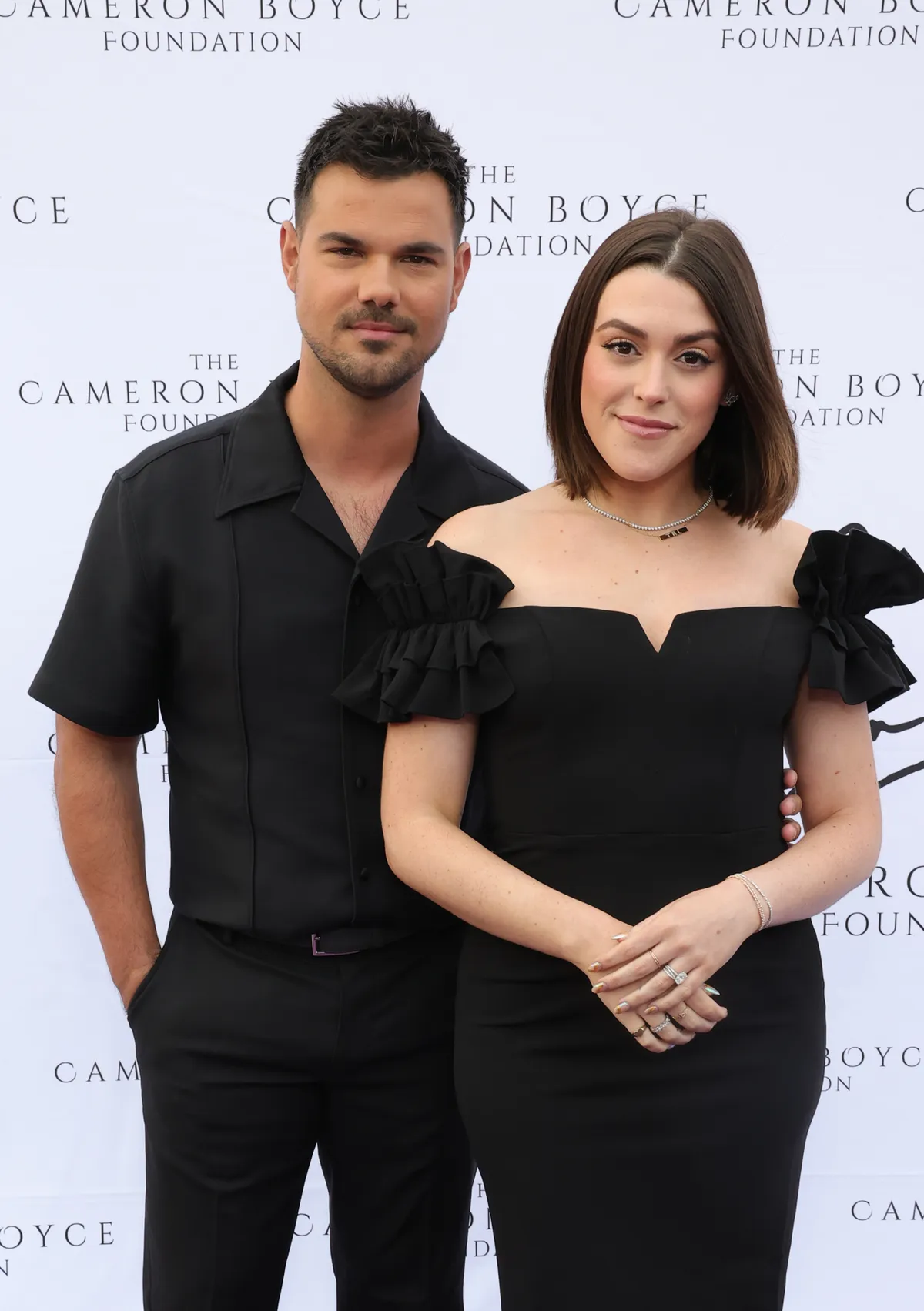 Taylor Lautner és Tay Lautner gyermeke szeptember 16-án született és a Lennon Taylor Lautner nevet kapta