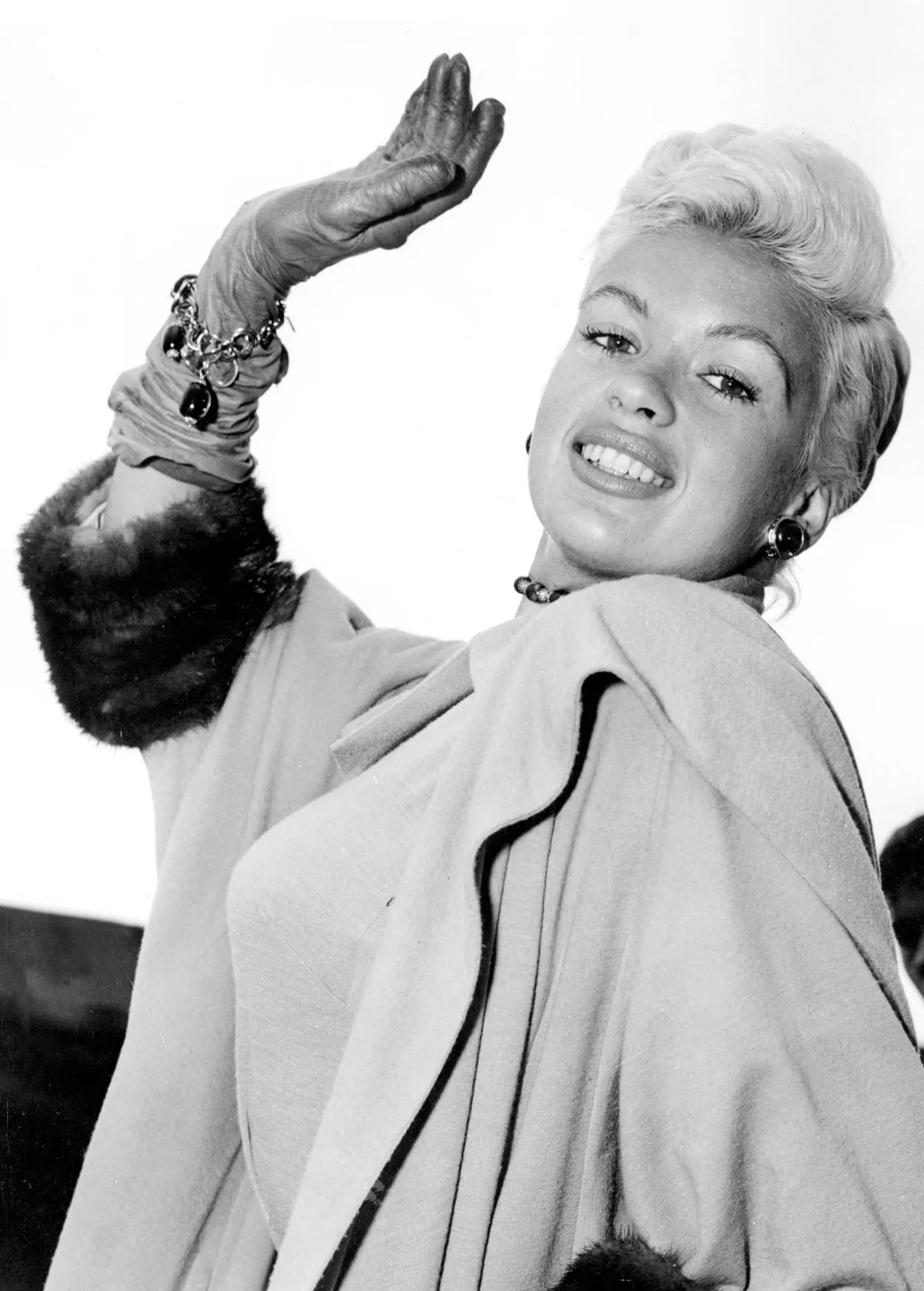 Mariska Hargitay anyja, Jayne Mansfield látható a felvételen.