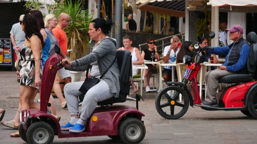 Los,Cristianos,,Tenerife.,Dec,5,2025.,People,Use,Mobality,Scooters
