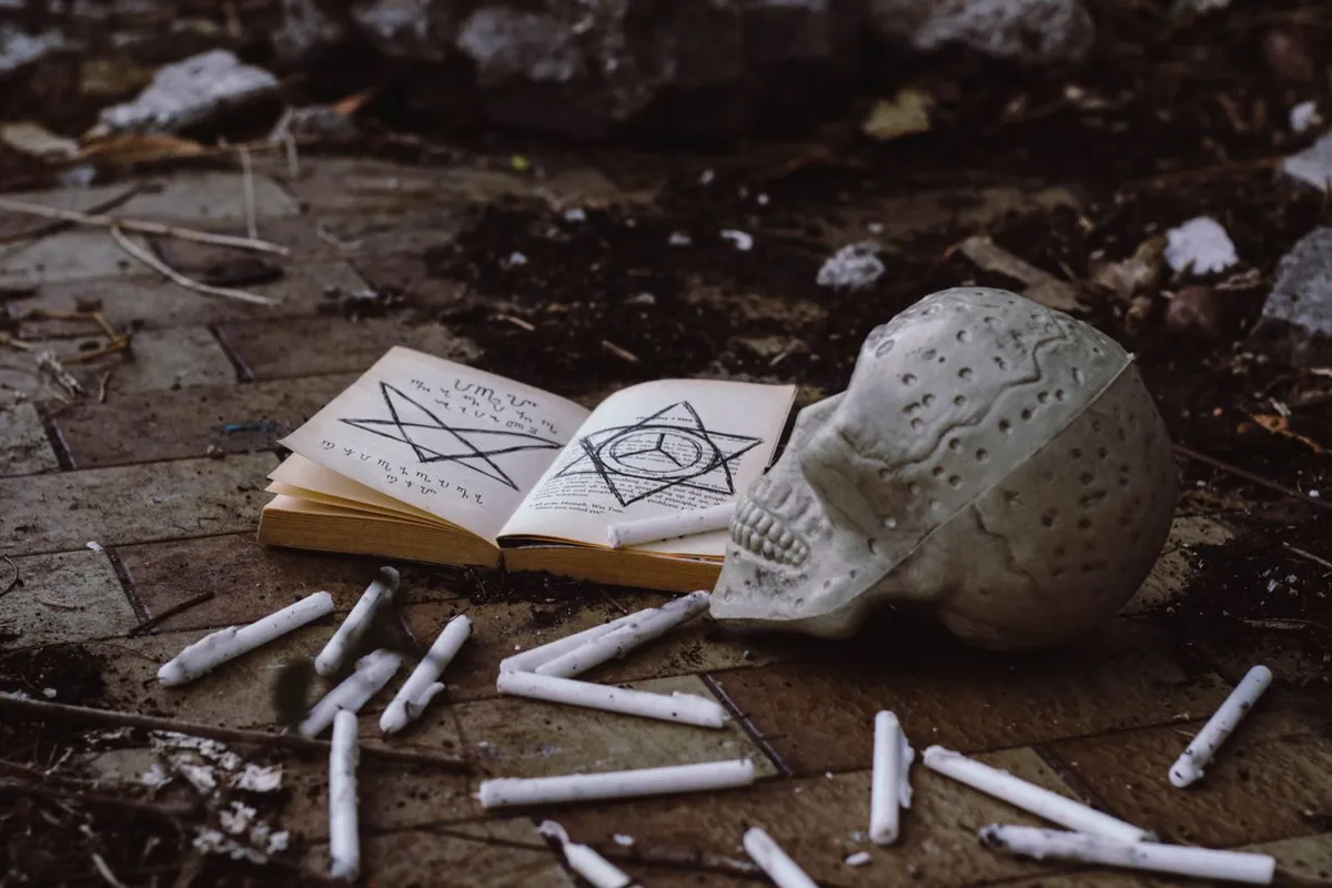 Két lány meggyilkolásáért ítéltek 130 évre egy férfit, aki most azt állítja, nem ő tette. Védelme egy bizarr okkult gyilkosság és Odin-rítus elméletével érvel.