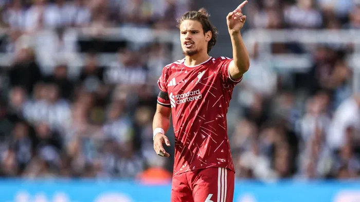 Balhé Liverpoolban, Kerkez ellen fordult a posztriválisa