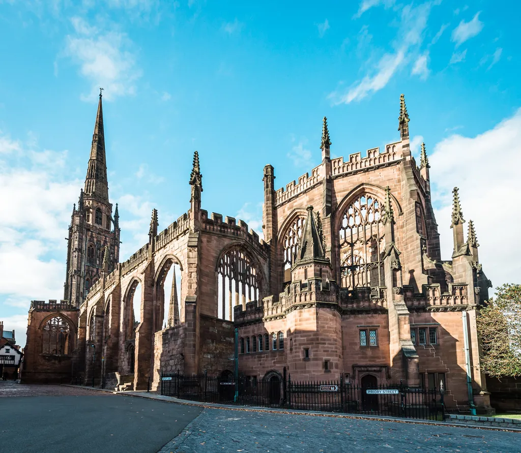 A Coventry Cathedral Nagy-Britannia egyik legszebb épülete visszanyerte régi fényét. 