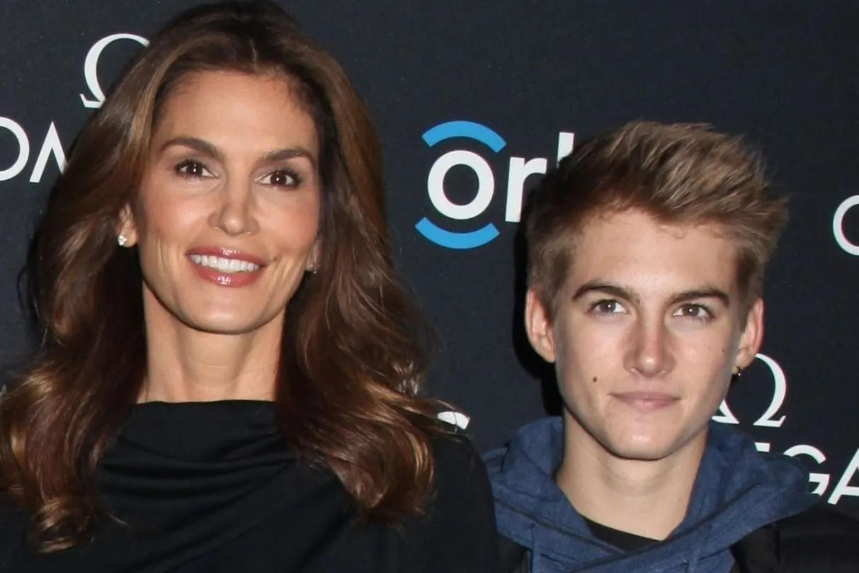 Cindy Crawford vigasztalhatatlan fia tragikus halála miatt