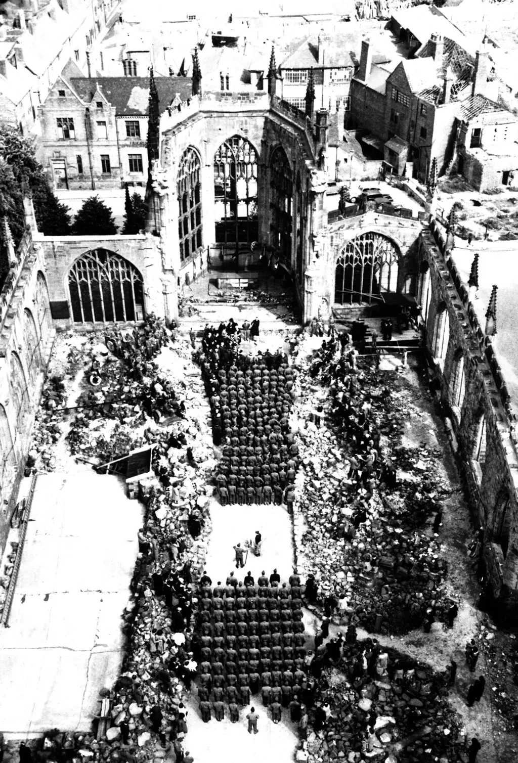 Így festett 1945-ben a A Coventry Cathedral.