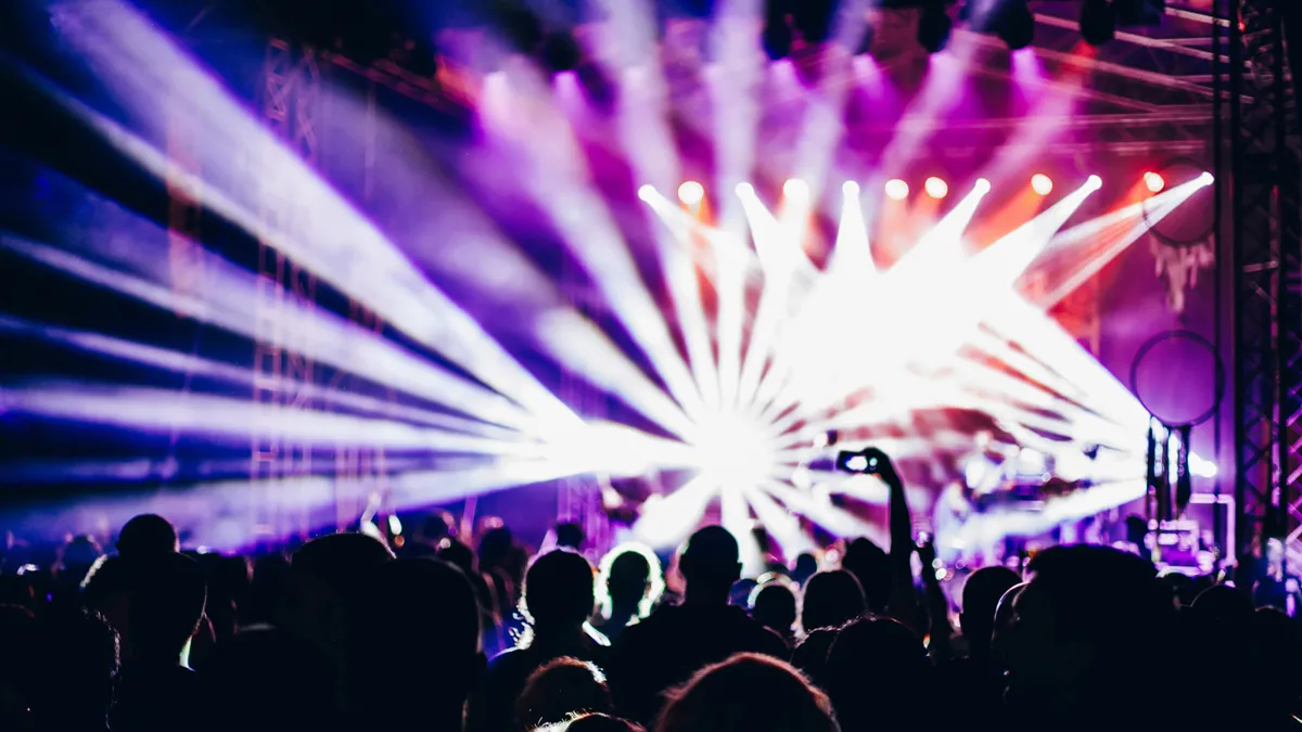 koncert a 90-es évek zenéiből, amiről a dalfelismerő kvíz is szól