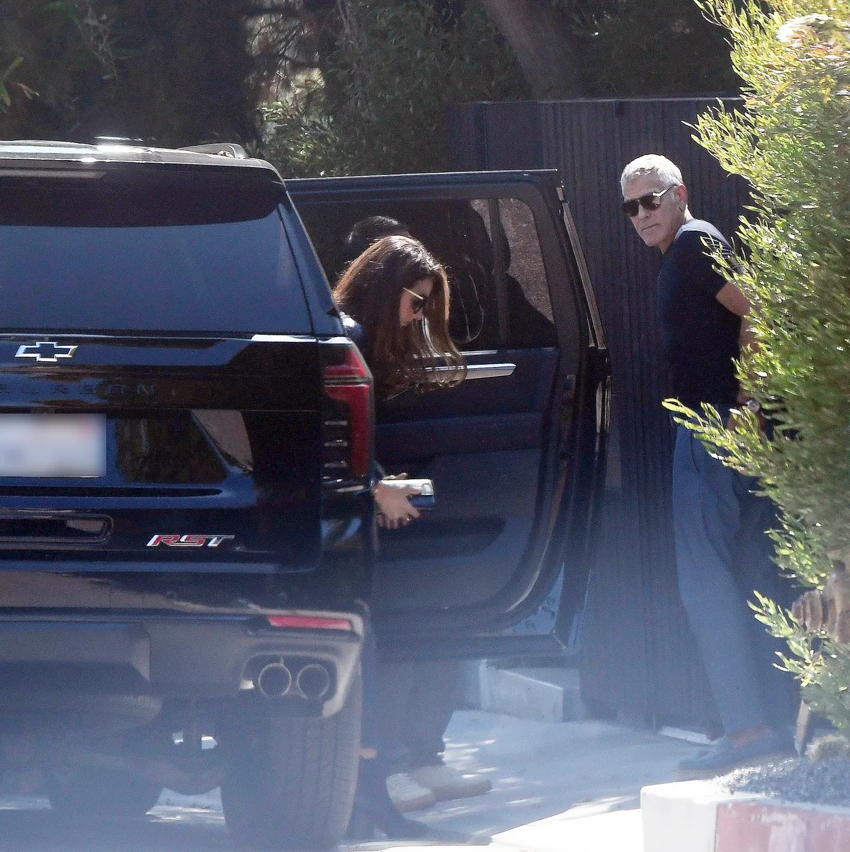 George Clooney és Amal Clooney Presley Gerber halála után rögtön Los Angeles-be utaztak, hogy barátaik mellett lehessenek