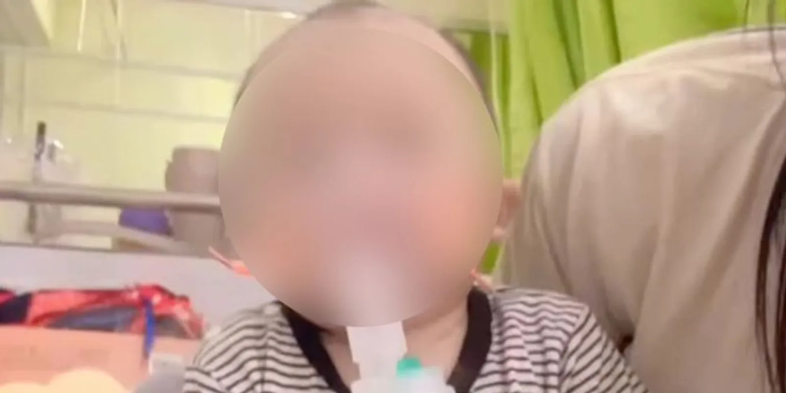 Horror: ollóval vágta le az ápoló az egyéves kisfiú ujját