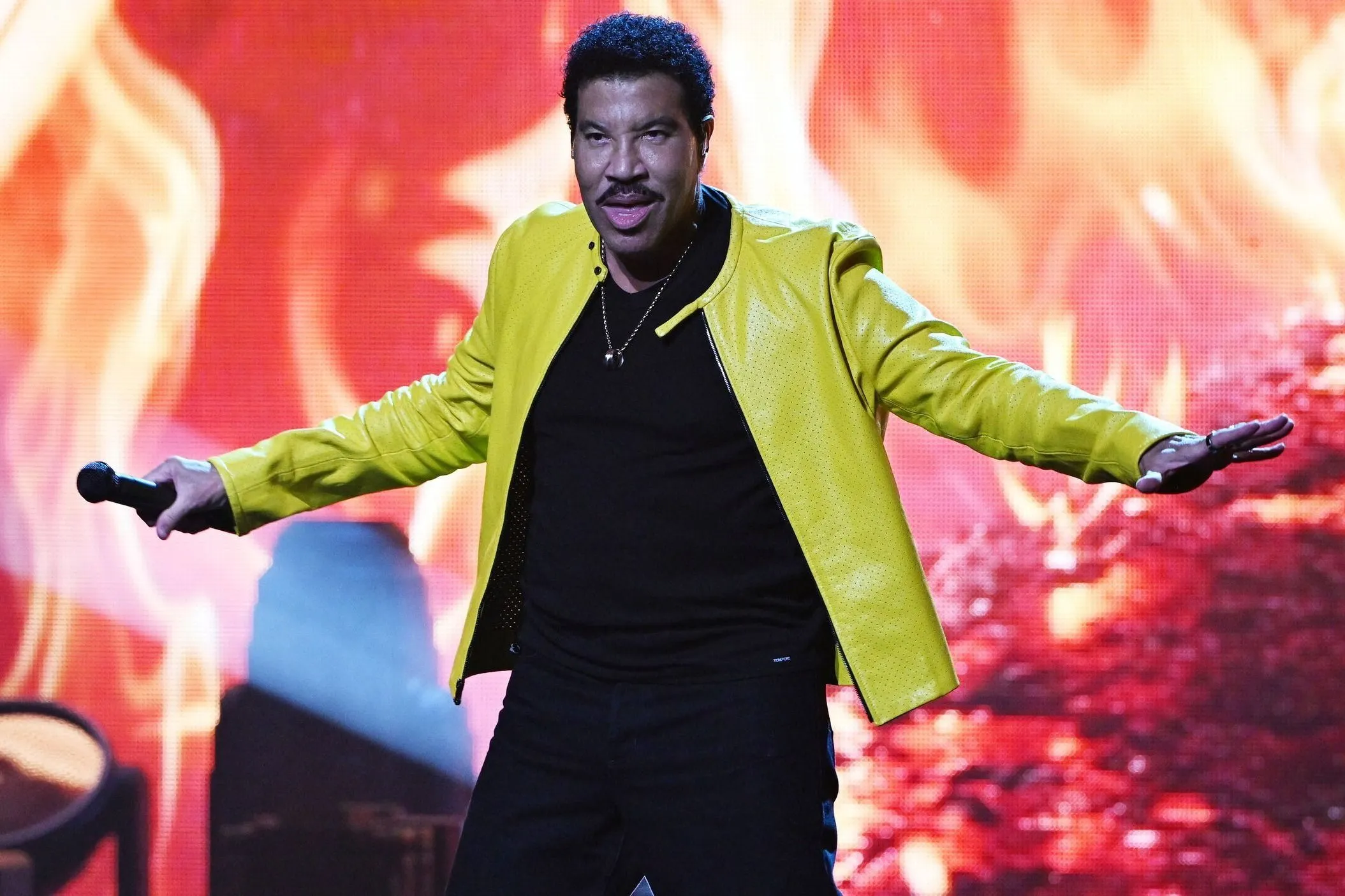 Lionel Richie újabb vizsgálatokkal néz szembe az intenzíven
