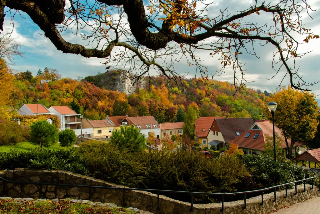 Pécs külvárosaiba, szomszédos falvaiba is beköszöntött az ősz. 