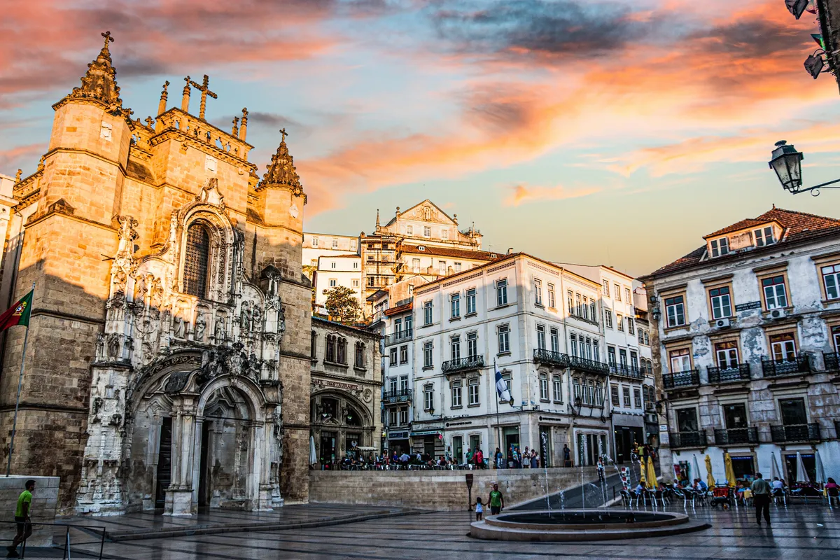 Zsúfolt városok helyett kellemes alternatíva a portugáliai Coimbra. 