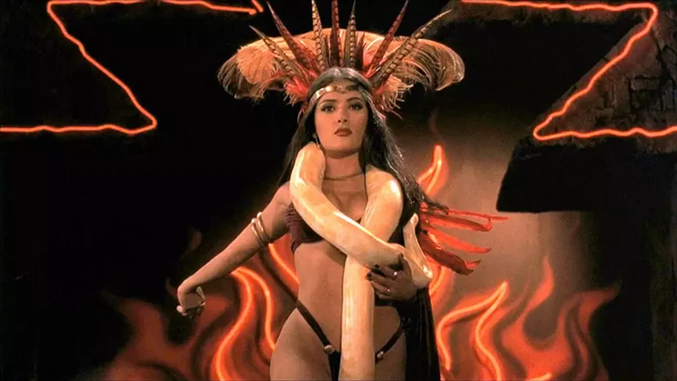 Salma Hayek 60 éves lett: íme, a születésnapos bombázó legdurvább villantásai – Videó