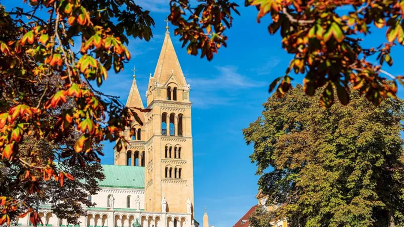 Galéria: elképesztő színekben pompázik ősszel Pécs belvárosa és a Mecsek