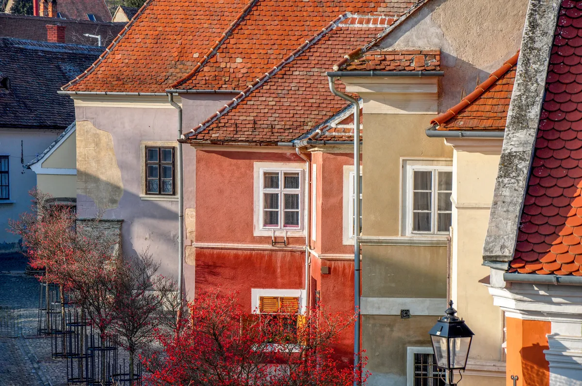 Kőszeg látnivalói és panorámája őszi környezetben.