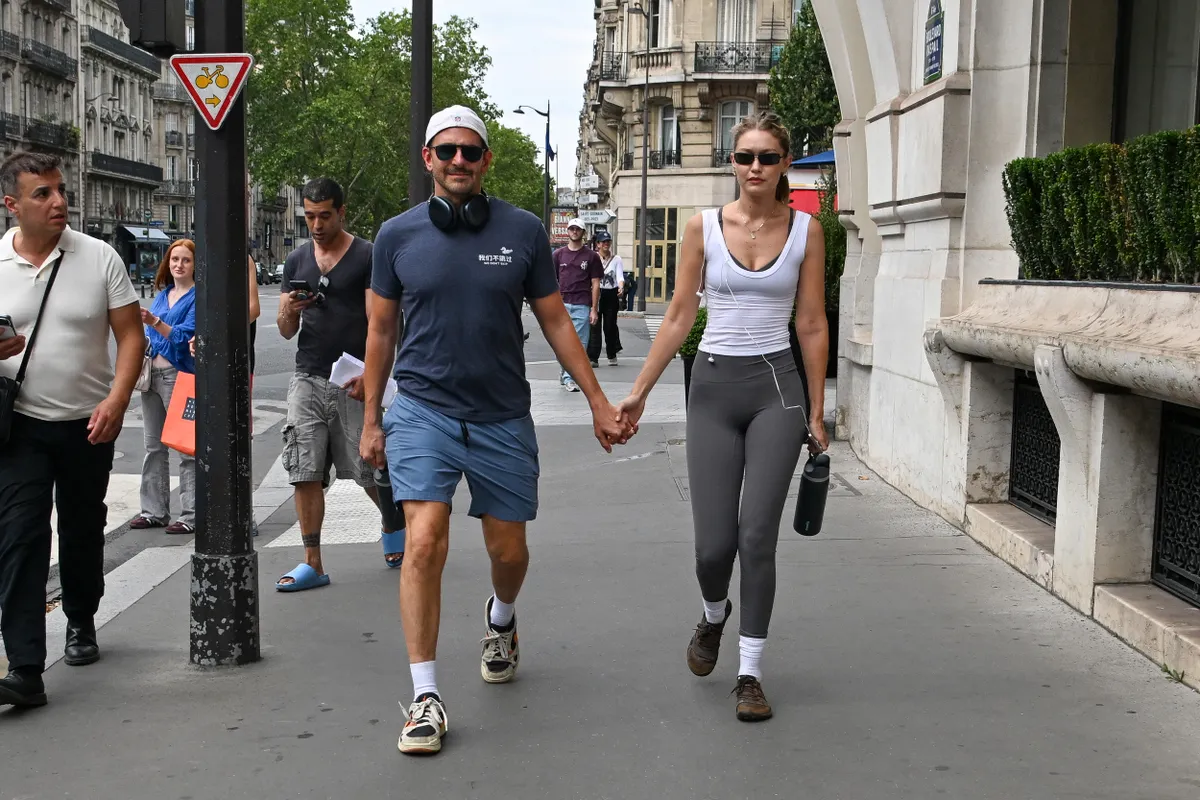 Bradley Cooper és Gigi Hadid a nagy korkülönbség ellenére is jól megértik egymást.