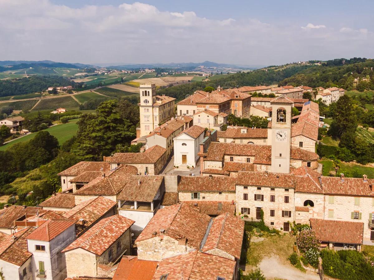 Cella Monte piemonti település légi felvételről. 