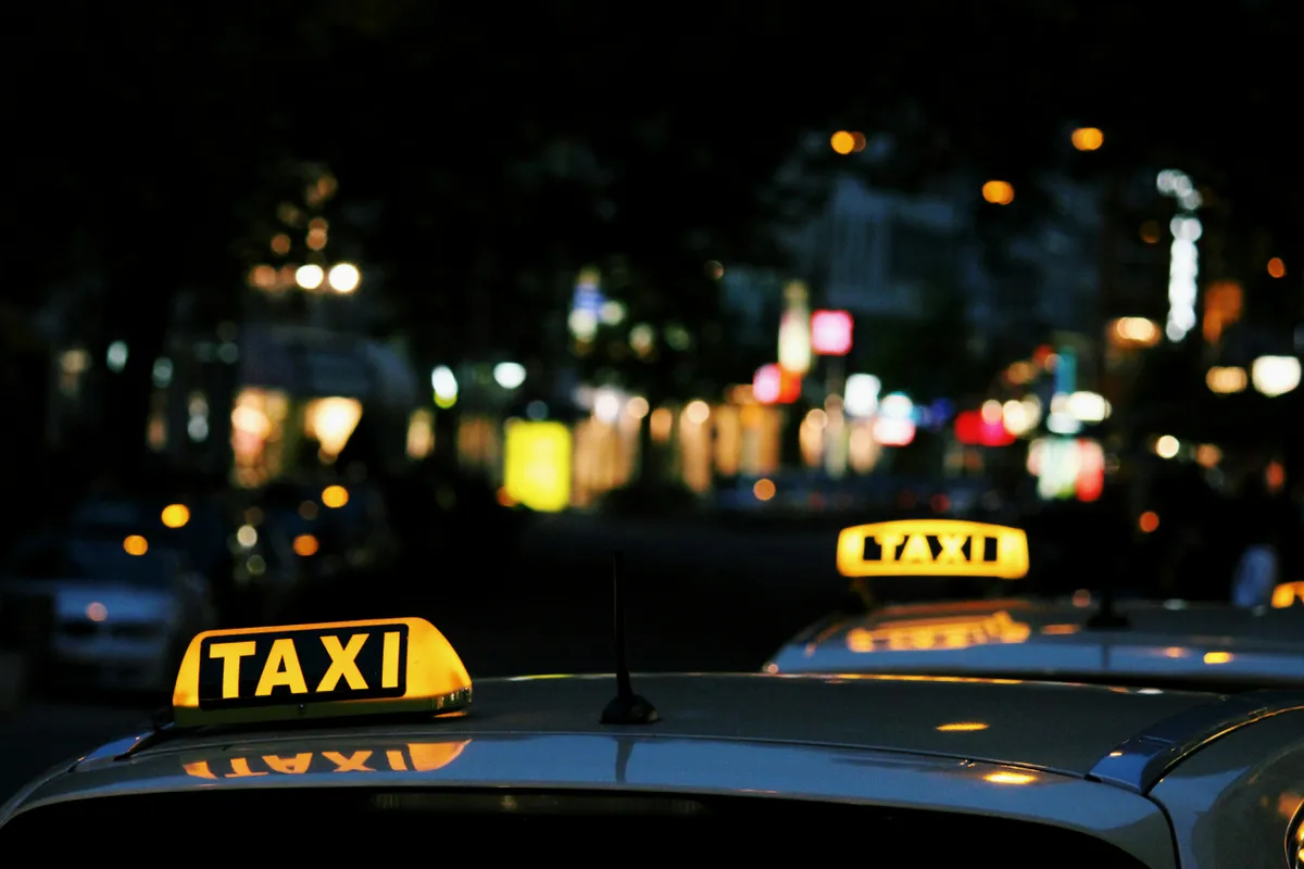 Rendőrségre vitte a taxis a hamis pénzzel fizető utast