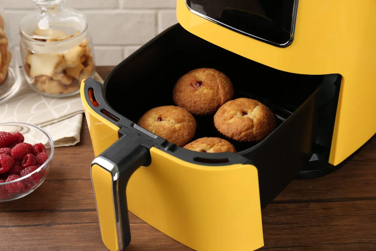 Sütemény sütése air fryerben az air fryer tisztítása előtt