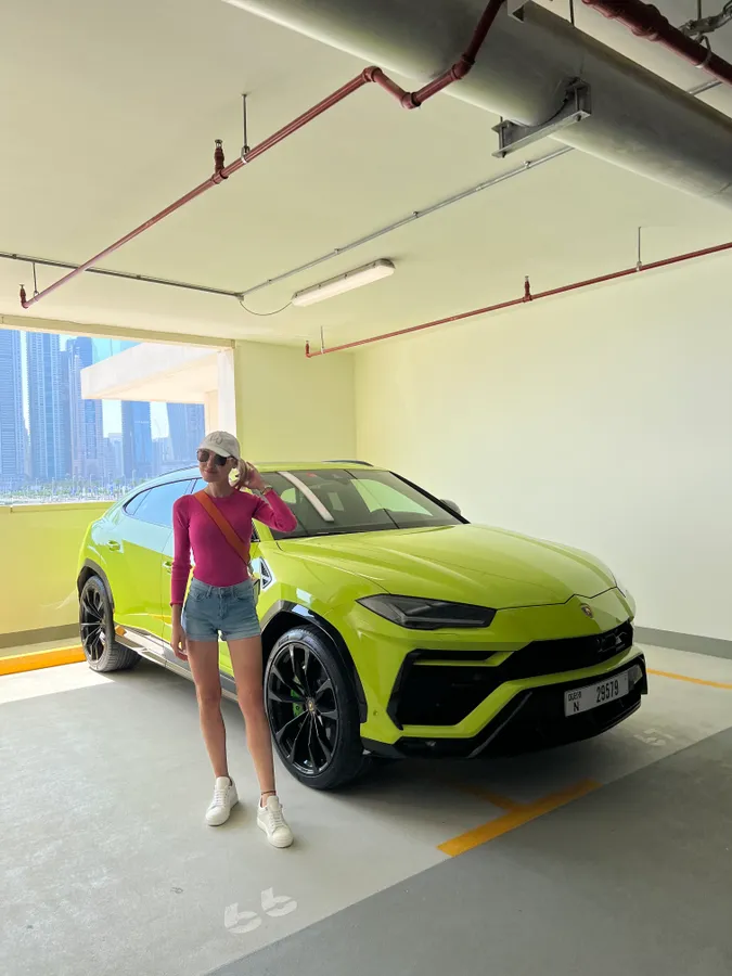 Dulin Metta beleszeretett a Lamborghini Urus-ba.