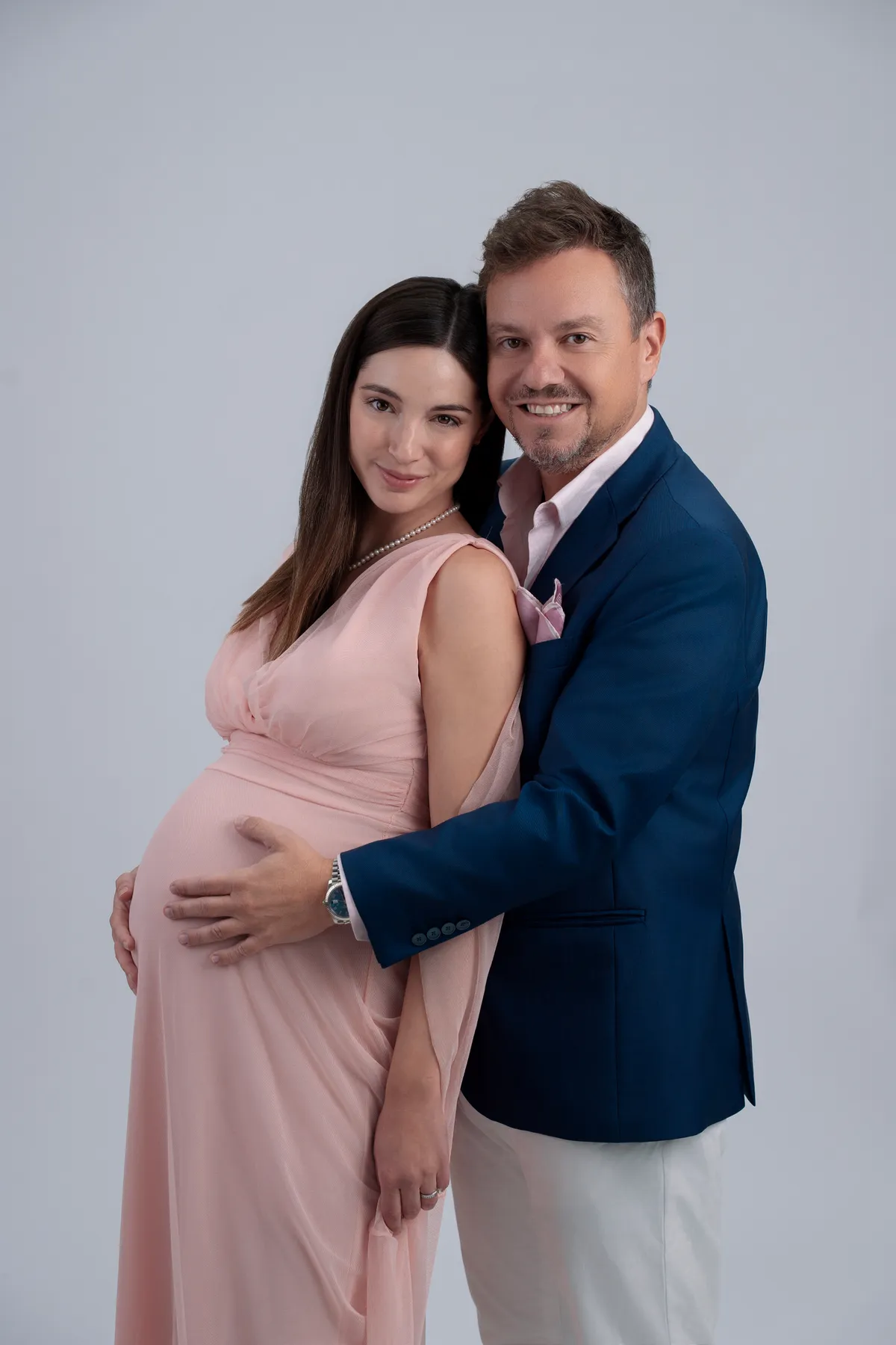 Nacsa Olivér feleségével kisbabájukat várja