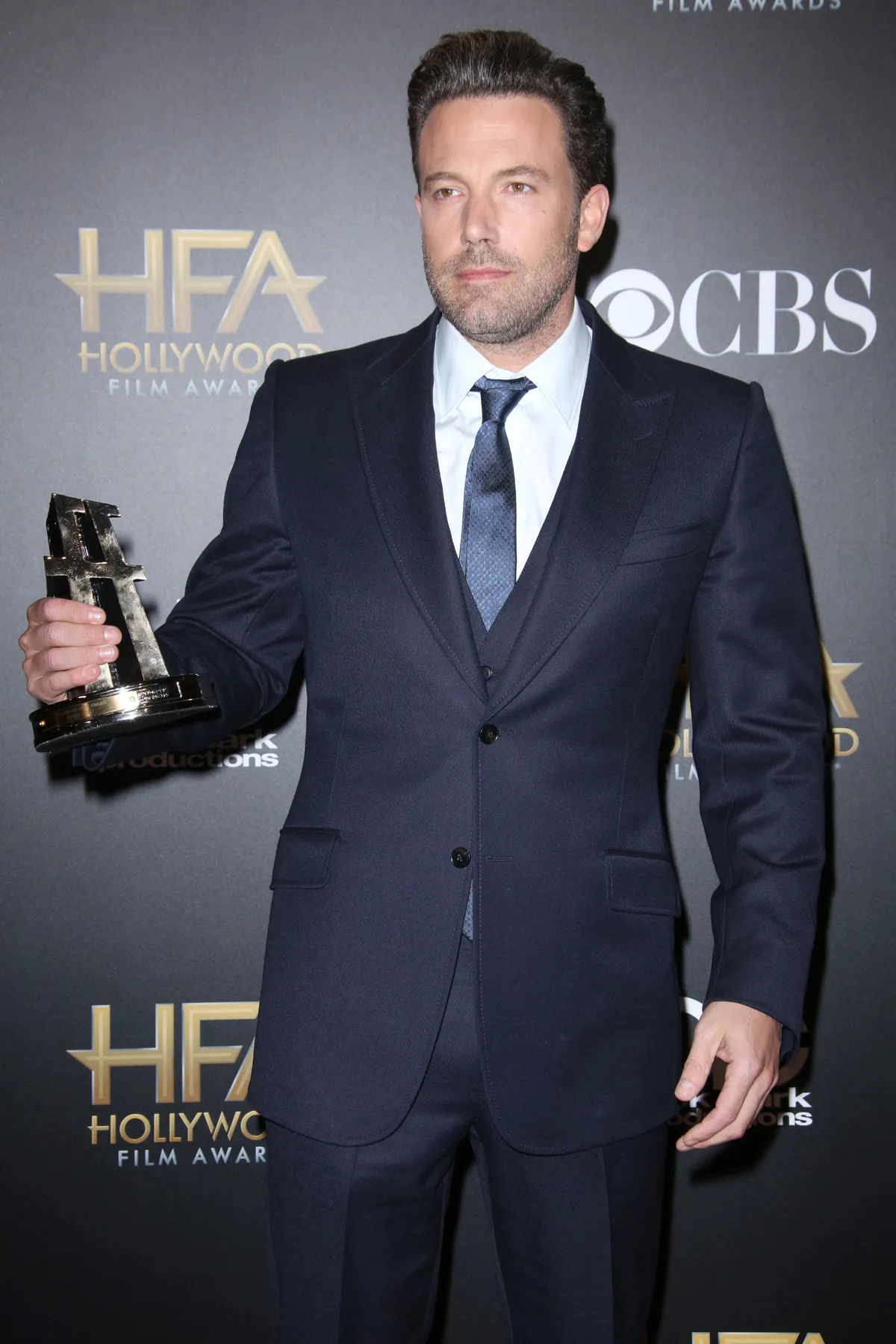 Ben Affleck a Hollywood Film Awards gálán a Holtodiglan című filmért átvette a Legjobb Film díjat