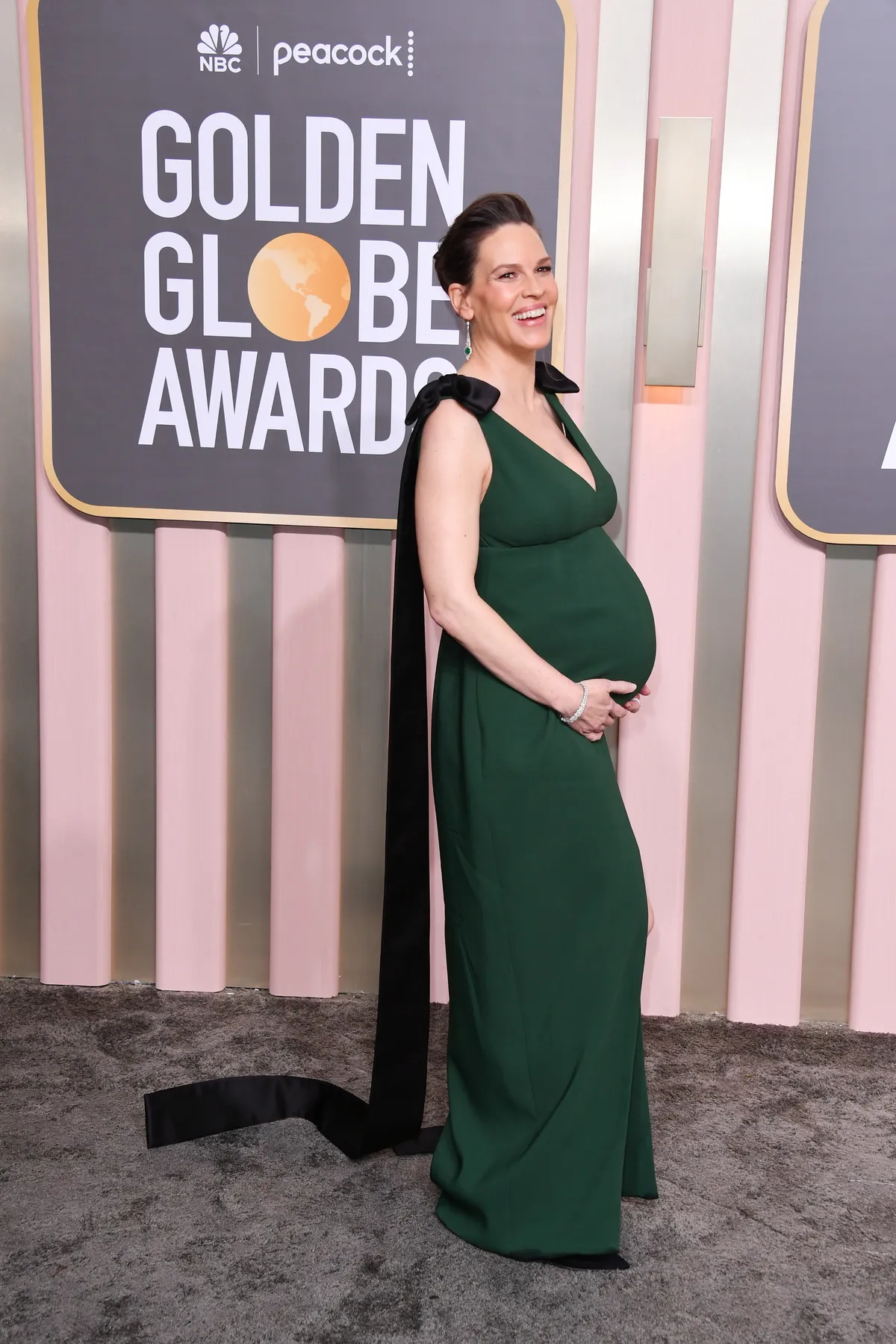 Hilary Swank terhességét egy vicces családi videóval jelentette be a közösségi oldalán