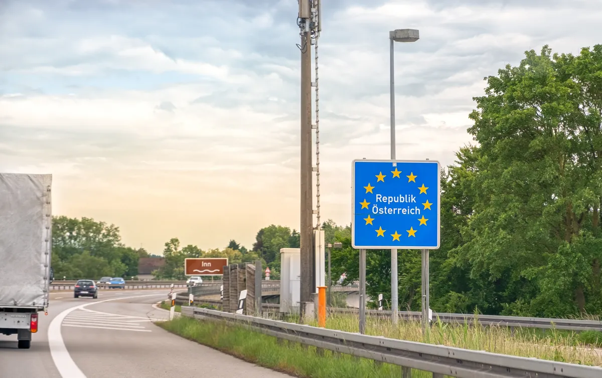 Ausztriábn megszűnik a papíralapú autópálya-matrica az utakon.