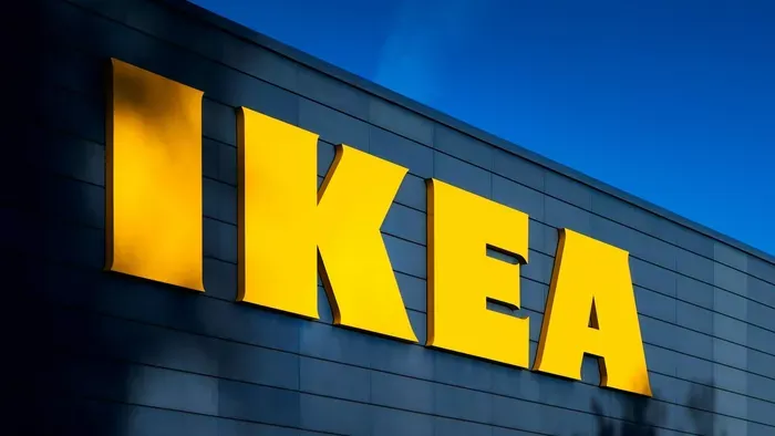 Mentőhelikopter szállt le az IKEA-nál, egy nő megsérült