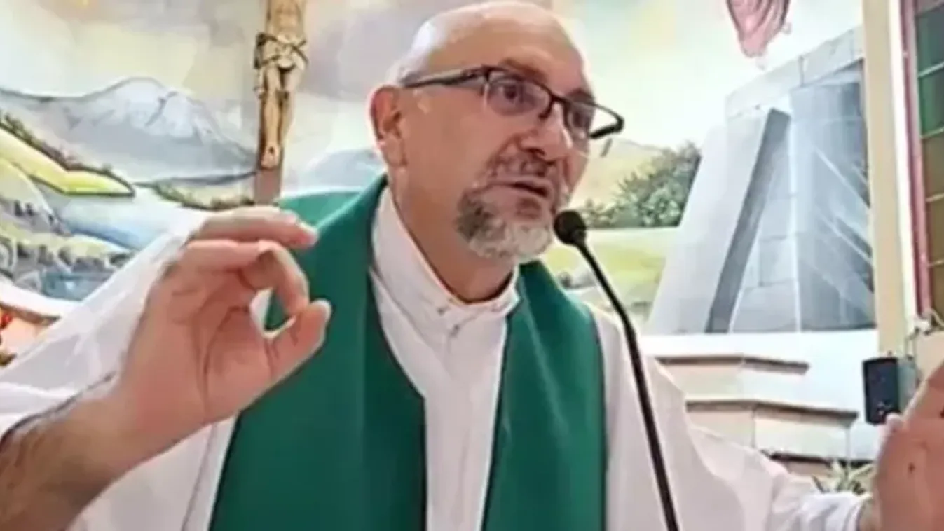 „Egy napon mindannyian meg fogunk halni” – mondta a pap mise közben, másodpercekkel később halálra zúzta egy kereszt  – sokkoló videó