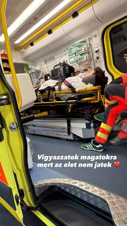 A Kísértés Duduja egy mentőautóban fekszik, miközben éppen szállítják a kórházba.